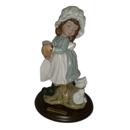 FIGURA NIÑA DESAYUNO R.2156 C/PEANA