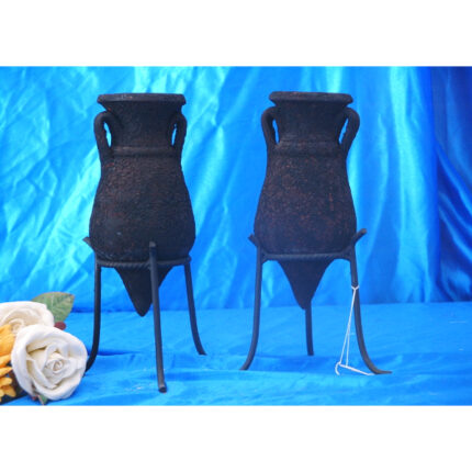 ANFORA NEGRA RUSTICA CON SOPORTE DE HIERRO 27CM